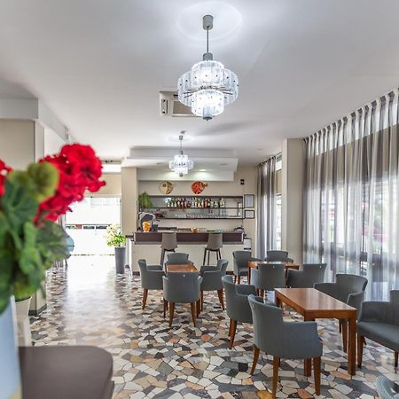 Hotel Haway Rimini Buitenkant foto