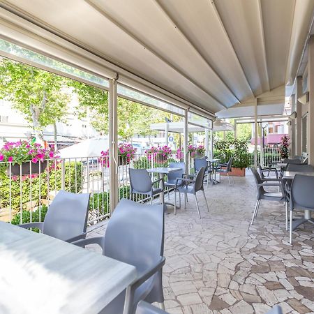 Hotel Haway Rimini Buitenkant foto