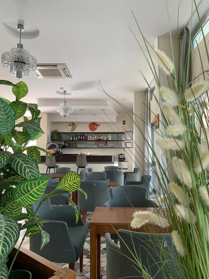 Hotel Haway Rimini Buitenkant foto