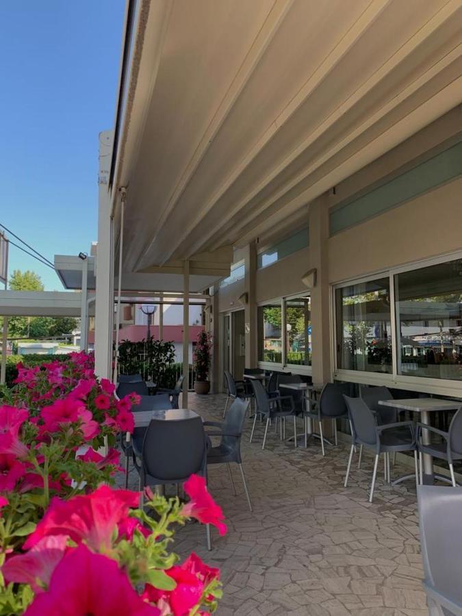 Hotel Haway Rimini Buitenkant foto