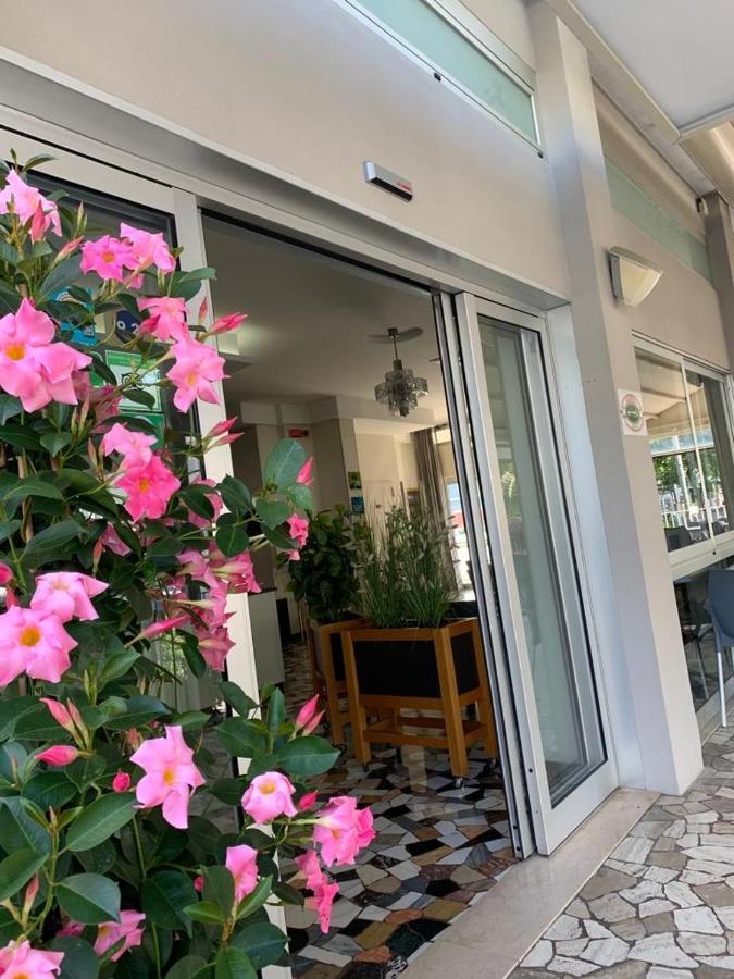 Hotel Haway Rimini Buitenkant foto
