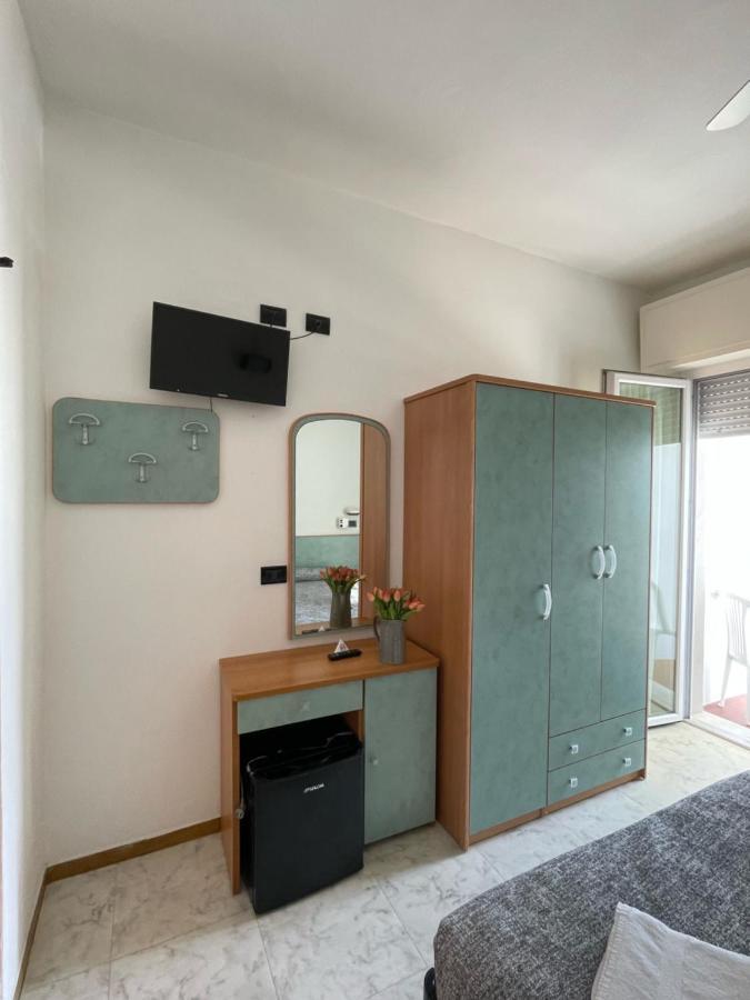 Hotel Haway Rimini Buitenkant foto