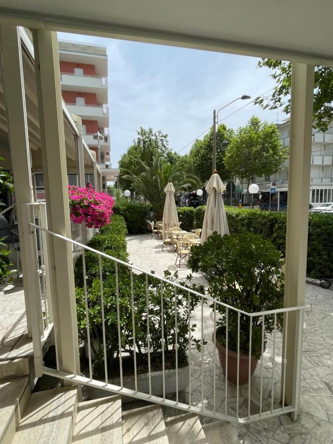 Hotel Haway Rimini Buitenkant foto
