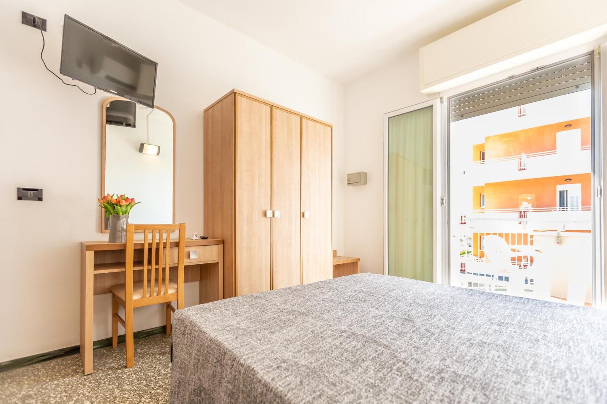 Hotel Haway Rimini Buitenkant foto