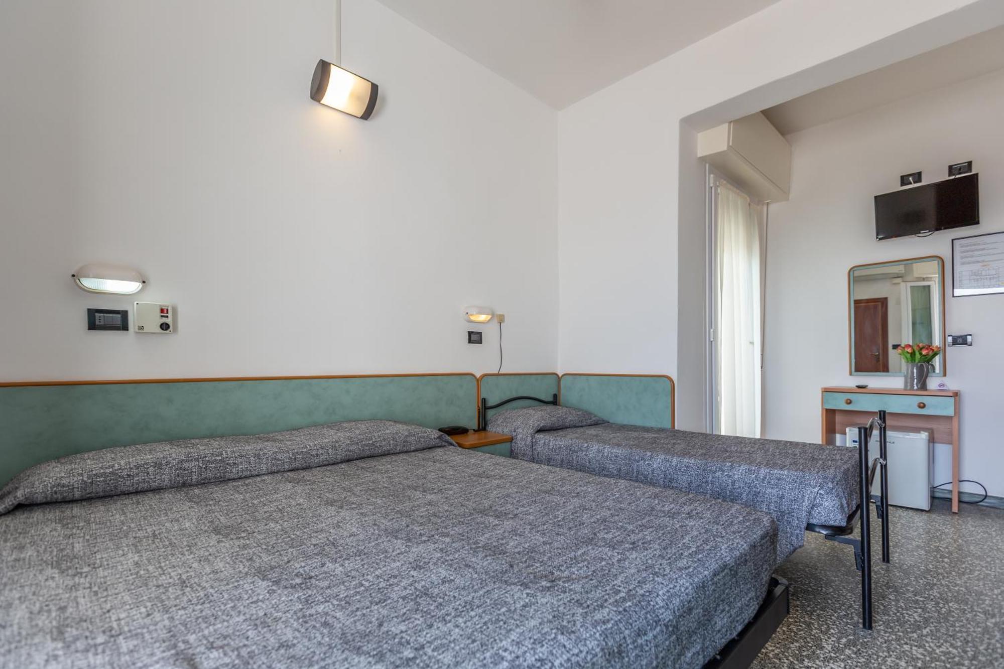 Hotel Haway Rimini Buitenkant foto