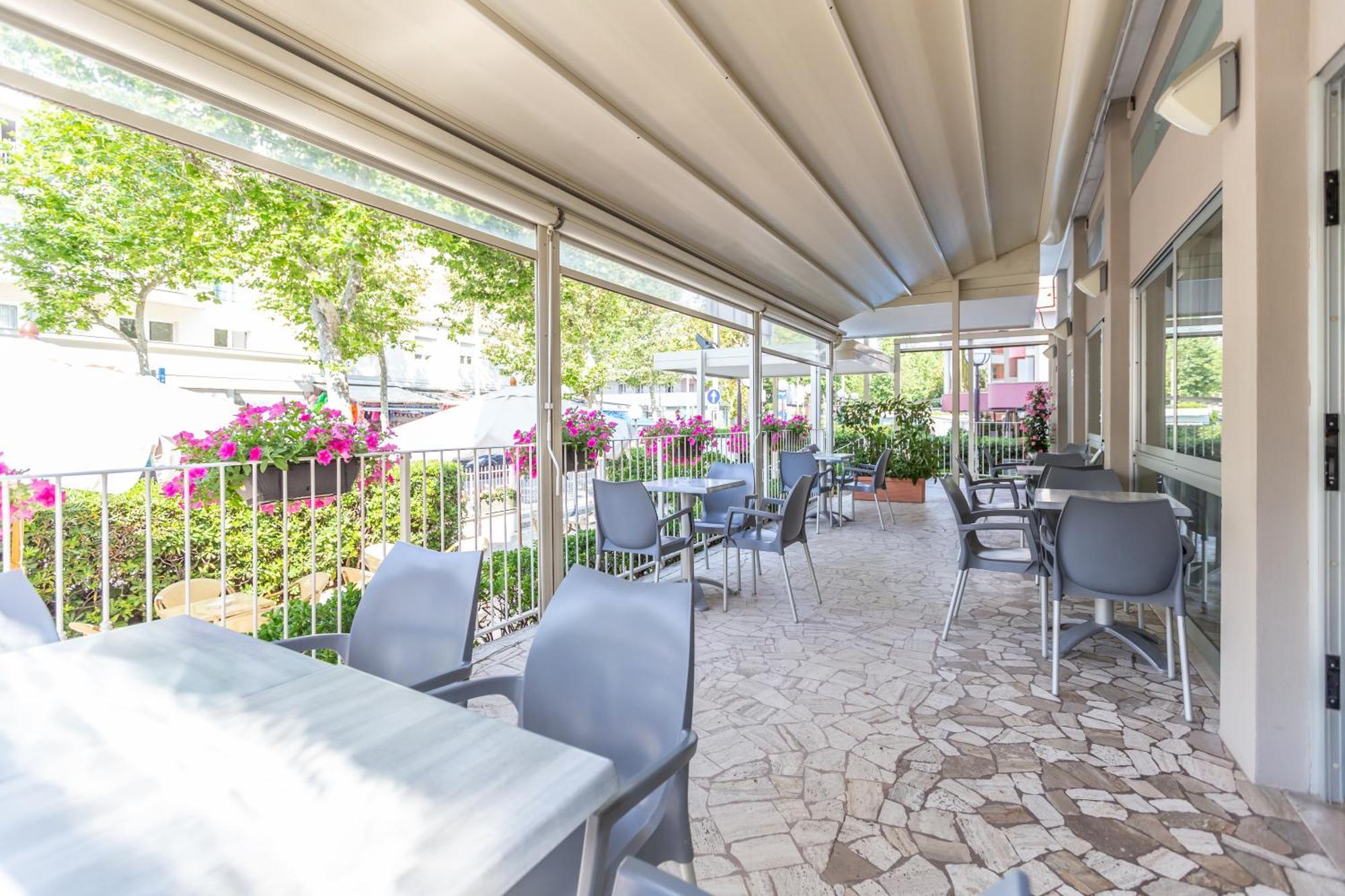 Hotel Haway Rimini Buitenkant foto