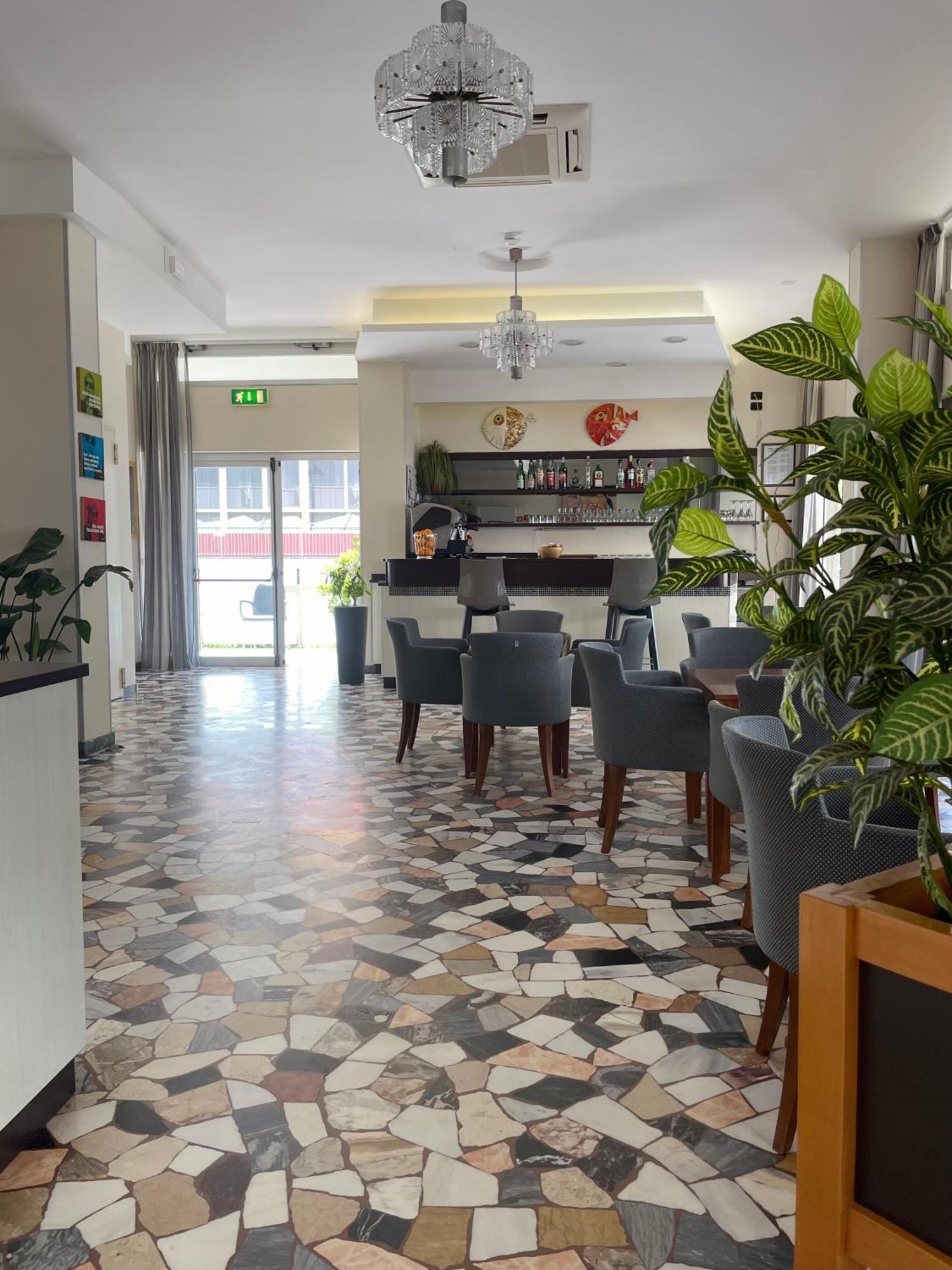 Hotel Haway Rimini Buitenkant foto