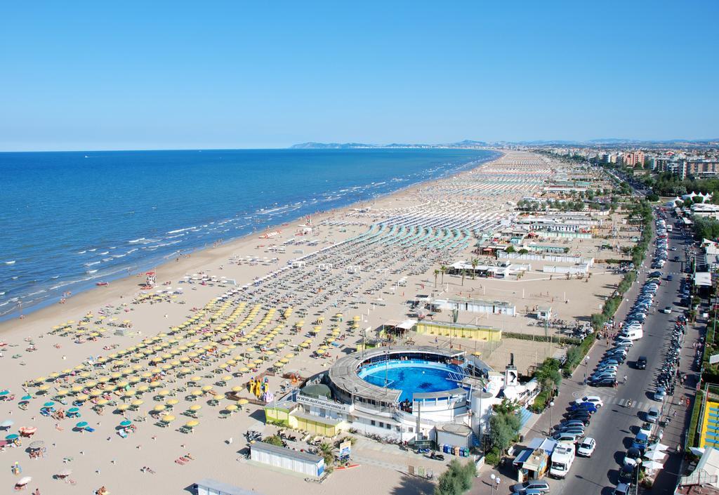 Hotel Haway Rimini Buitenkant foto