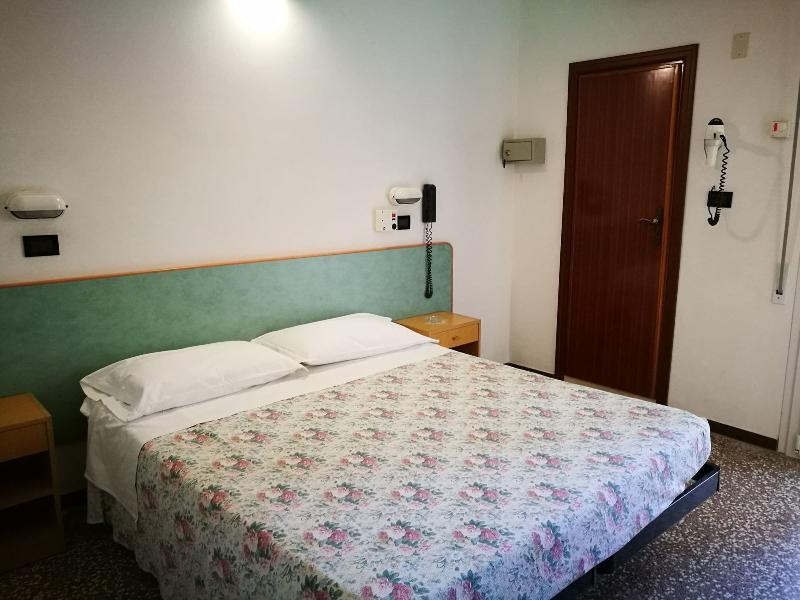 Hotel Haway Rimini Buitenkant foto